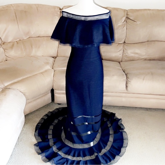 TADASHI SHOJI Tabora Off The Shoulder Gown - Picture 11 of 13